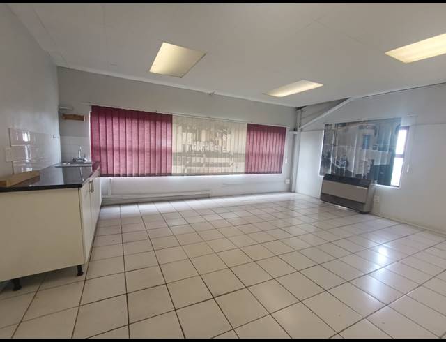 1,100M² WAREHOUSE TO LET IN MAXMEAD